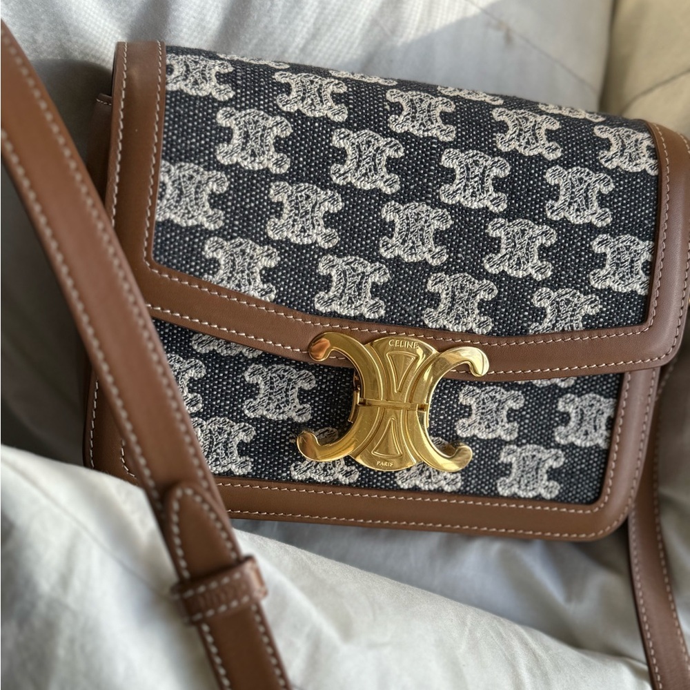 Celine Triomphe purse from Elyse Walker. Great condition, comes with receipt. - Picture 4 of 8
